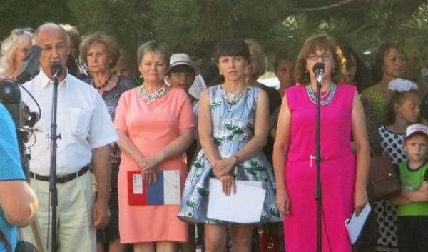 В школах Ленинского района прошли выпускные вечера