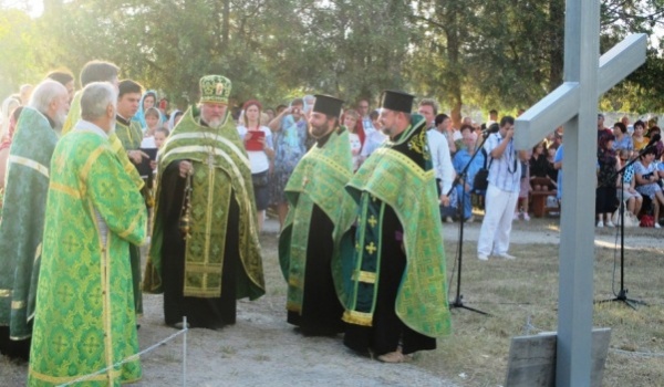 Александр Мачусский принял участие в церемонии закладки первого камня и освещения креста под строительство Храма Иоанна Кронштадского