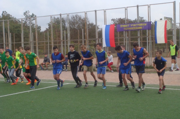 В Ленинском районе прошли соревнования по футболу среди школьников на Кубок Главы Администрации Ленинского района