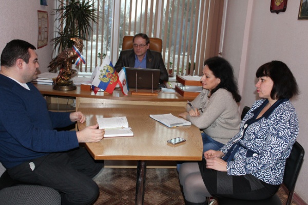 Олег Попов провел заседание комиссии по определению коэффициента соотношения количества бесплатно перевезенных пассажиров к количеству оплативших проезд за 2016 год