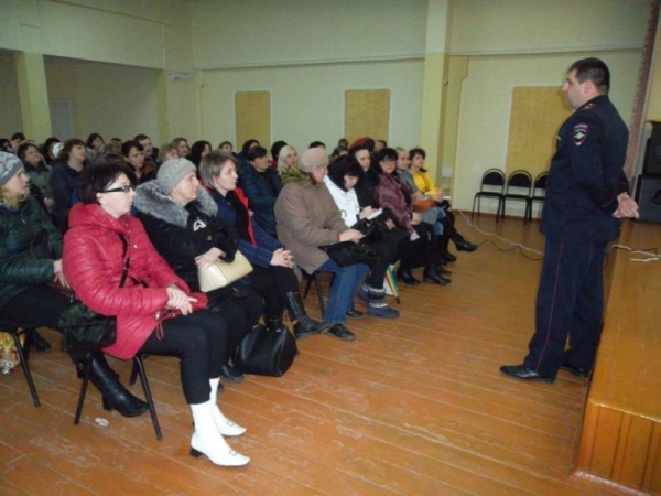 Сотрудники ГИБДД ОМВД России по Ленинскому району предупреждают о необходимости соблюдения Правил дорожного движения в начале мотосезона