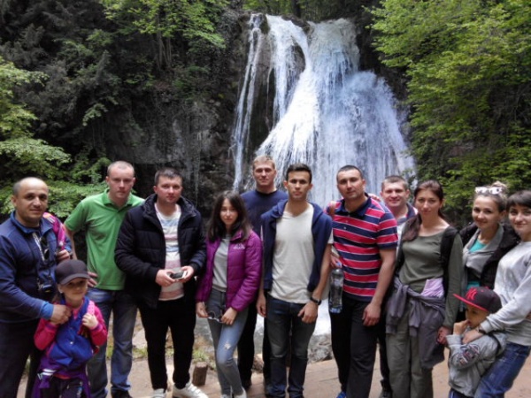 Сотрудники полиции Ленинского района и члены их семей посетили  горный Крым с экскурсией, организованной руководством ОМВД