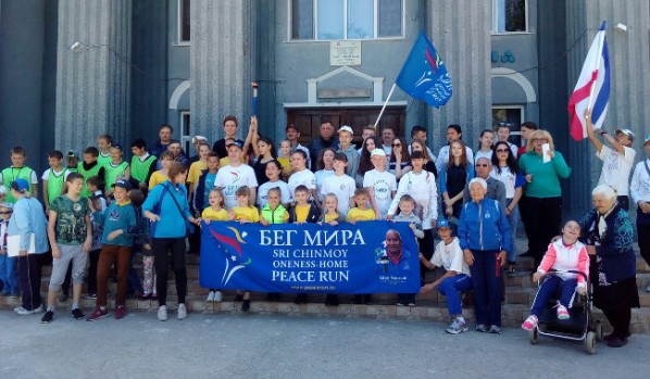 Ленинский район встретил бегунов всемирной эстафеты "Бег Мира"