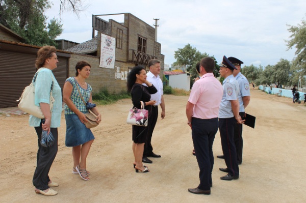 Александр Мачусский посетил пляжные территории, расположенные возле города Щелкино
