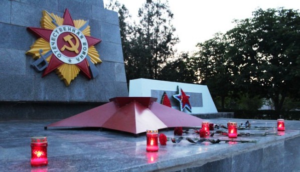 В Ленинском районе проведена акция «Зажги свечу памяти»