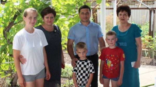 Заместитель Главы Администрации Ленинского района Рустем Решетов посетил многодетную семью