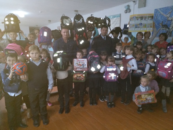 Дорожные полицейские Ленинского района подвели итоги конкурса «Светоотражатели – жизни спасатели!»