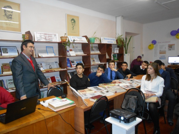 В Ленинской районной библиотеке прошел час истории «Великий Октябрь: страницы истории»