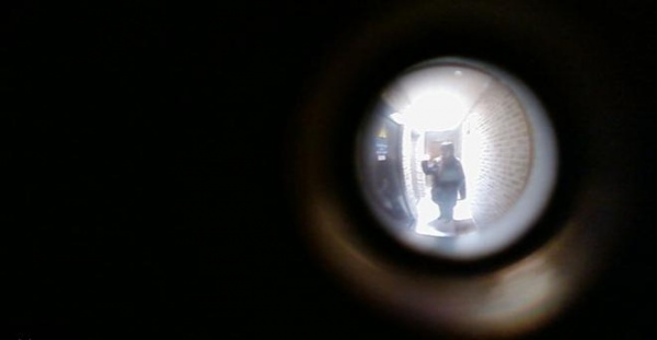 По квартирам крымчан ходят мошенники под видом контролеров «Крымэнерго»