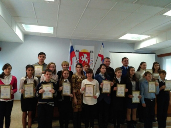 В Ленинском районе проведен конкурс рисунков «Я рисую свои права» среди обучающихся 5-11 классов общеобразовательных учреждений района