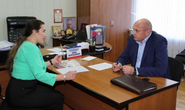 Министр внутренних дел по Республике Крым встретился с гражданами в Ленинском районе Крыма