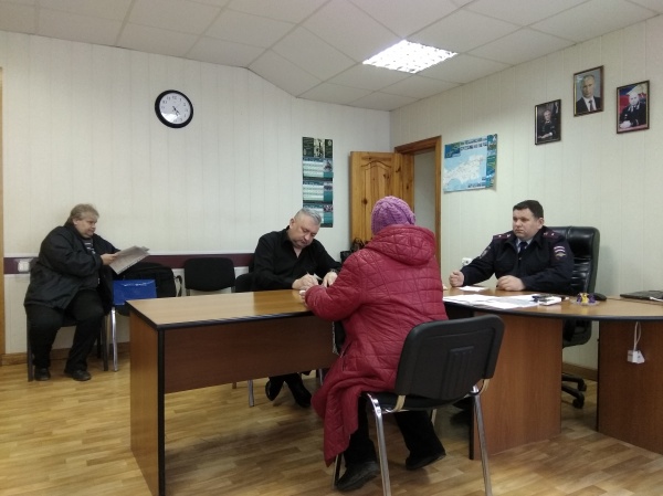 В Ленинском районе полицейские и общественники провели совместный прием граждан