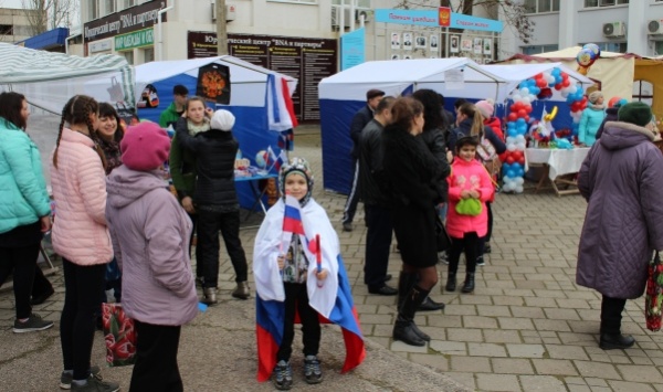 В Ленинском районе проведены праздничные мероприятия, посвященные Дню воссоединения Крыма с Россией