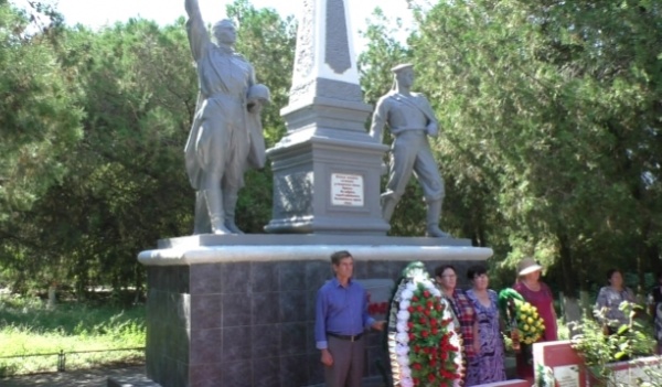 Делегация Славянского района Краснодарского края почтила память погибшего земляка при обороне станции Семь Колодезей