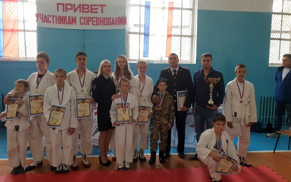 В Ленинском районе полицейские организовали турнир по рукопашному бою среди юных спортсменов