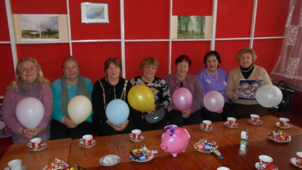 В Ленинской районной библиотеке прошел вечер отдыха «От католического рождества до православных святок»