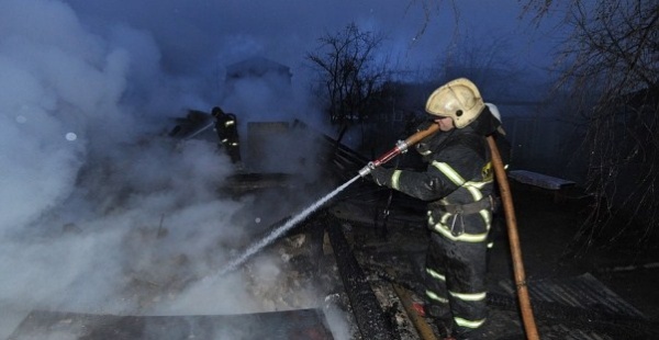 ​В Щёлкино снова пожар на крыше пятиэтажки – и снова во время ремонта