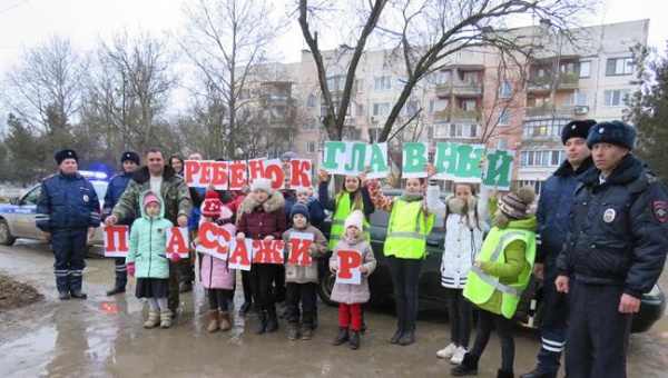 ​Полицейские Ленинского района провели акцию под названием «Ребенок – главный пассажир!»