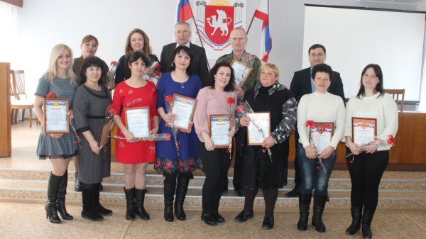 В зале администрации Ленинского района состоялся праздник, посвященный Дню работника сферы бытового обслуживания населения и жилищно-коммунального хозяйства