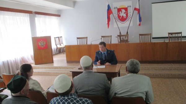 Помощник прокурора Ленинского района Алексей Шмаков совместно с отделом по вопросам культуры и межнациональных отношений провел встречу-семинар с представителями религиозных организаций