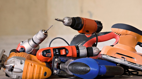 Сотрудники полиции Ленинского района раскрыли кражу электроинструментов у местного жителя