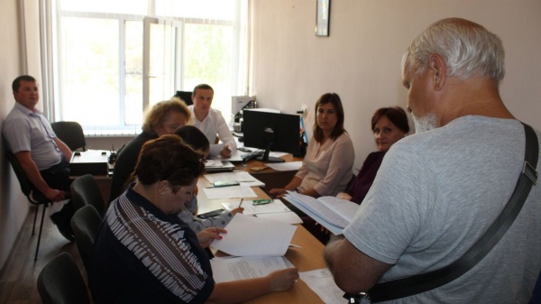 Заместитель Главы Администрации Ленинского района Денис Пятниченко провел рабочее совещание с представителями общественности и жителями города Щелкино