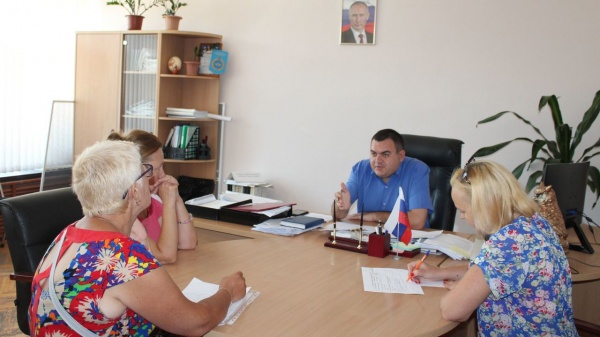 Прием граждан по личным вопросам провел Первый заместитель Главы Администрации Ленинского района Сергей Лобарев