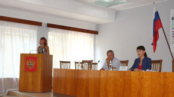 Заместитель Главы Администрации – Главный архитектор Ленинского района Екатерина Юровских провела расширенное аппаратное совещание