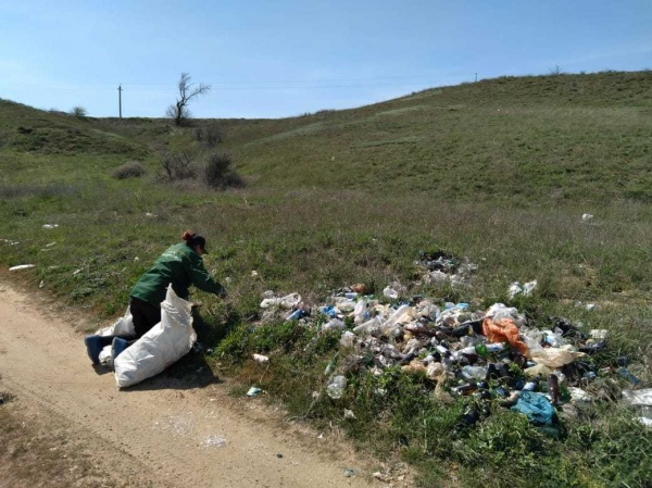 В Ленинском районе продолжается ликвидация несанкционированных свалок, расположенных за границами населенных пунктов