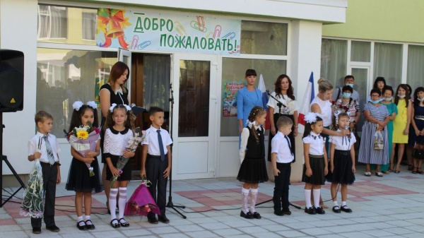 1 сентября, в школах Ленинского района прошли торжественные линейки