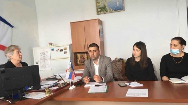 Состоялся выезд мобильной группы в села Красногорка и Батальное Ленинского района по проведению информационно-разъяснительной работы с населением относительно актуальных вопросов реализации государств