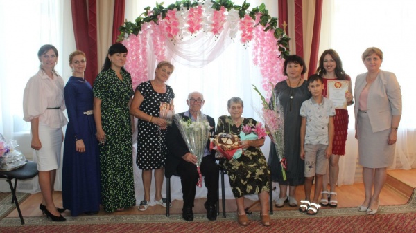 В Ленинском районе поздравили с юбилеем свадьбы супругов Болдаревых