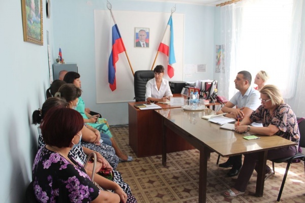 Глава Администрации Ленинского района Екатерина Юровских провела выездные совещания и личные приемы граждан в Октябрьском и Чистопольском сельских поселениях