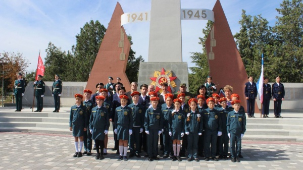 В пгт Ленино состоялась торжественная церемония открытия Почетного караула Вахты Памяти поколений – «Пост № 1» в осенний период 2021 года