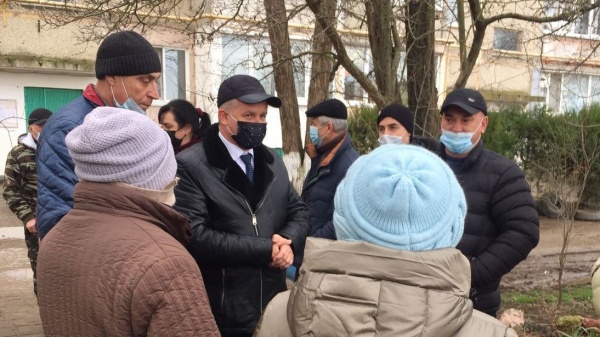 Первый заместитель Главы Администрации Ленинского района Игорь Заикин провел рабочее совещание с жителями МКД улицы Шоссейной