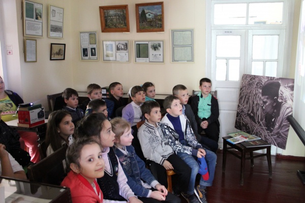 ​Заседания литературно-художественного клуба «Горная роса» и детского и юношеского клуба «Стальное колечко»