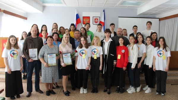 В Администрации Ленинского района состоялись торжественное собрание и праздничный концерт, приуроченный ко Дню местного самоуправления