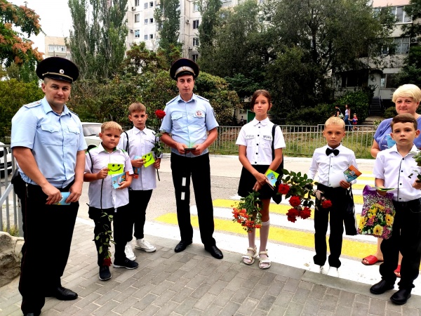 ​Инспекторы ГИБДД Ленинского района провели ДЕНЬ ДОРОЖНОЙ безопасности для школьников