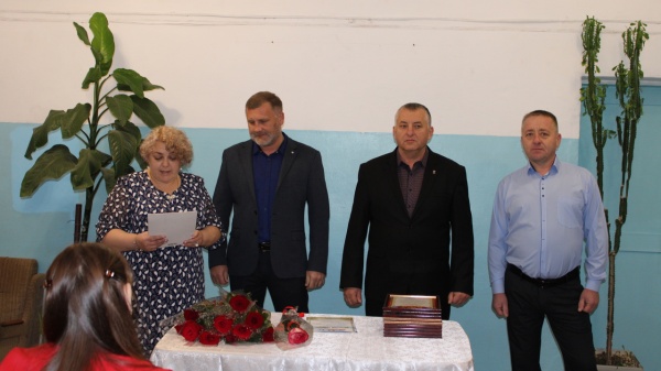 В Ленинском районе поздравили энергетиков с профессиональным праздником!