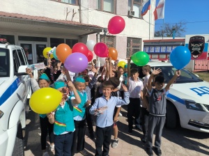 В Ленинском районе инспекторы ГИБДД организовали для ребят «День открытых дверей»
