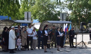 В поселке Ленино состоялось возложение цветов к памятному знаку жертвам депортации