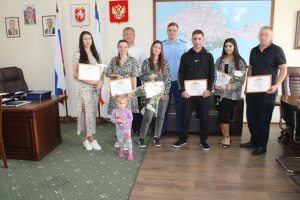 В Администрации Ленинского района вручили ключи от квартир детям-сиротам и детям, оставшимся без попечения родителей