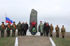У Памятного знака на Ак-Монайском перешейке прошло памятное мероприятие