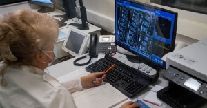 В Крыму для 13 больниц закупят новое оборудование и технику