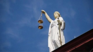 В Крыму юноша рисовал фекалиями запрещённую символику