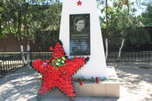 В пгт Ленино состоялось возложение цветов, посвященное Дню партизан и подпольщиков