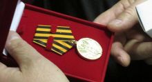 в Ленинской райгосадминистрации состоялась церемония награждения членов Крымского полка народного ополчения