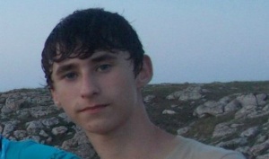 Полиция и общественность Щелкино разыскивают 18-летнего Александра Фокина
