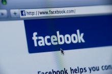 Сотрудники соцсети Facebook читают переписку пользователей