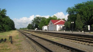 Жители Багерово перекроют железную дорогу, если у них устроят свалку
